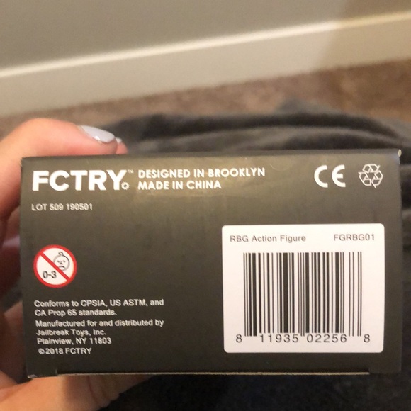 Ruth Bader Ginsburg action figure doll - Picture 4 of 4